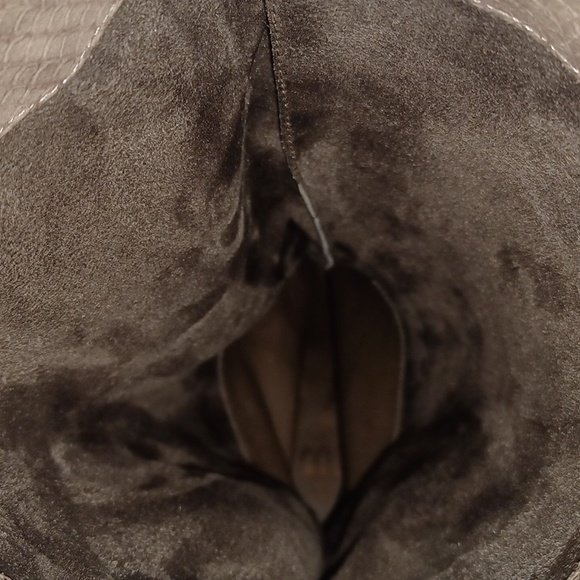 Like New B.Makowsky Genuine Leather Wedge Boots - Picture 7 of 9